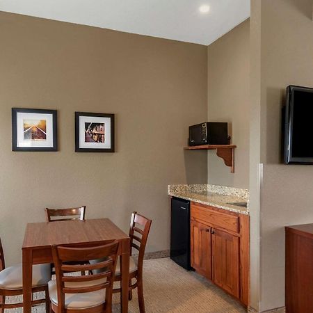 Comfort Inn Warrensburg Station Extérieur photo