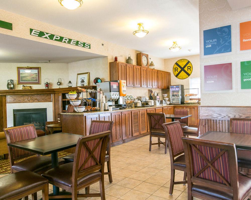 Comfort Inn Warrensburg Station Extérieur photo