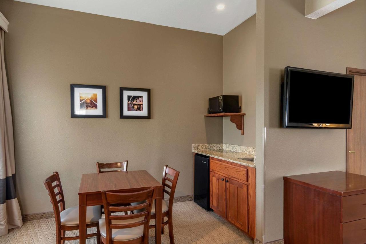 Comfort Inn Warrensburg Station Extérieur photo