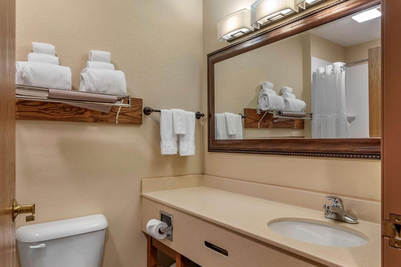 Comfort Inn Warrensburg Station Extérieur photo