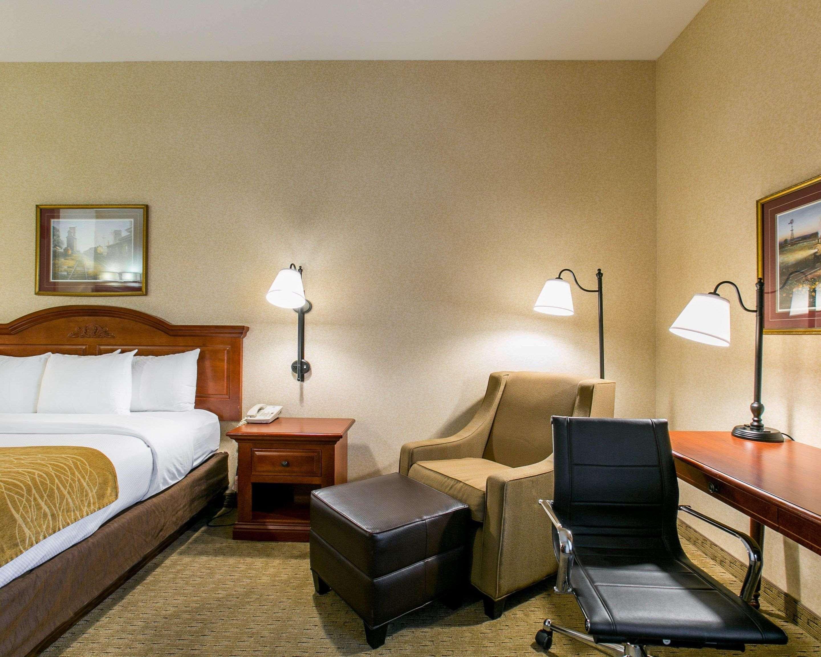 Comfort Inn Warrensburg Station Extérieur photo