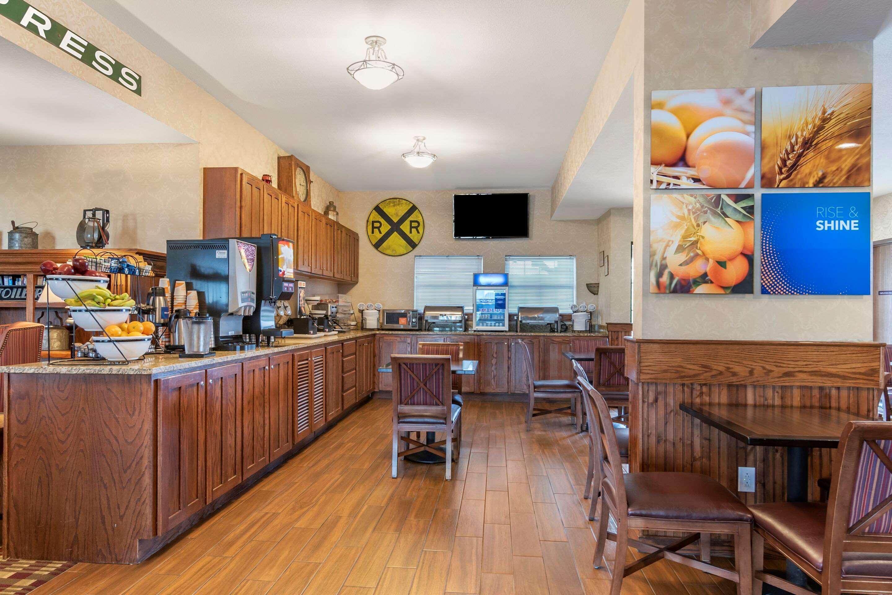 Comfort Inn Warrensburg Station Extérieur photo