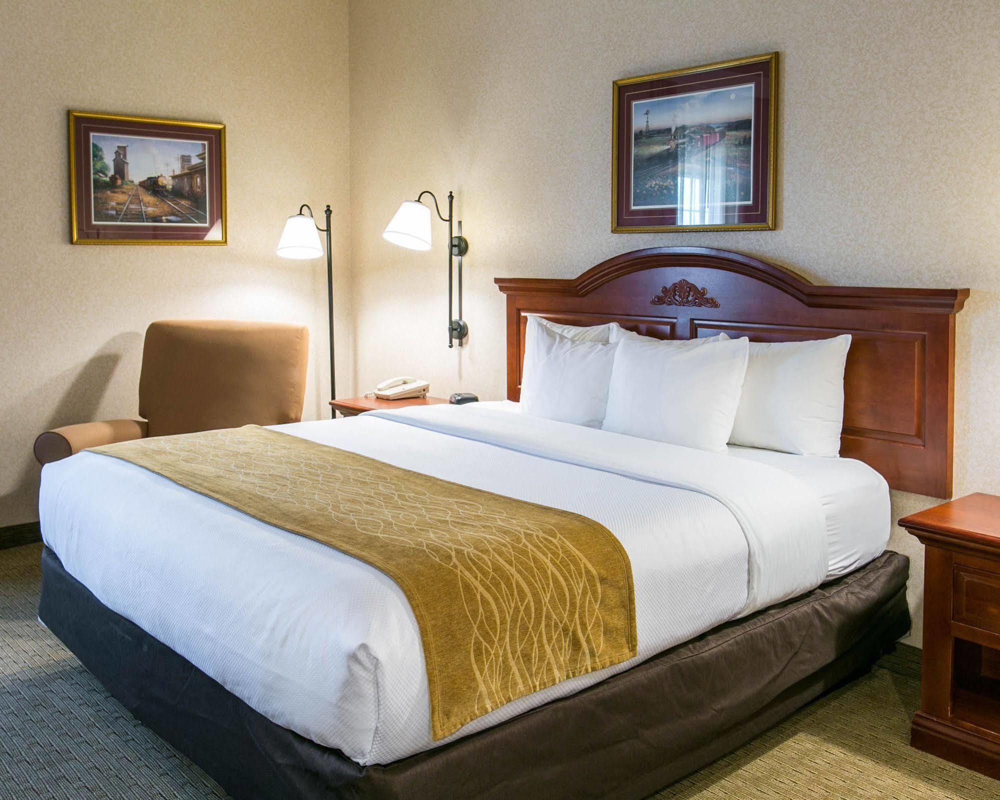 Comfort Inn Warrensburg Station Extérieur photo